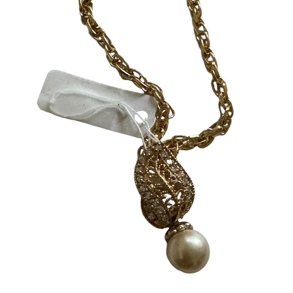 SILVER CRYSTAL & PEARL PENDANT - Picture 3 of 3